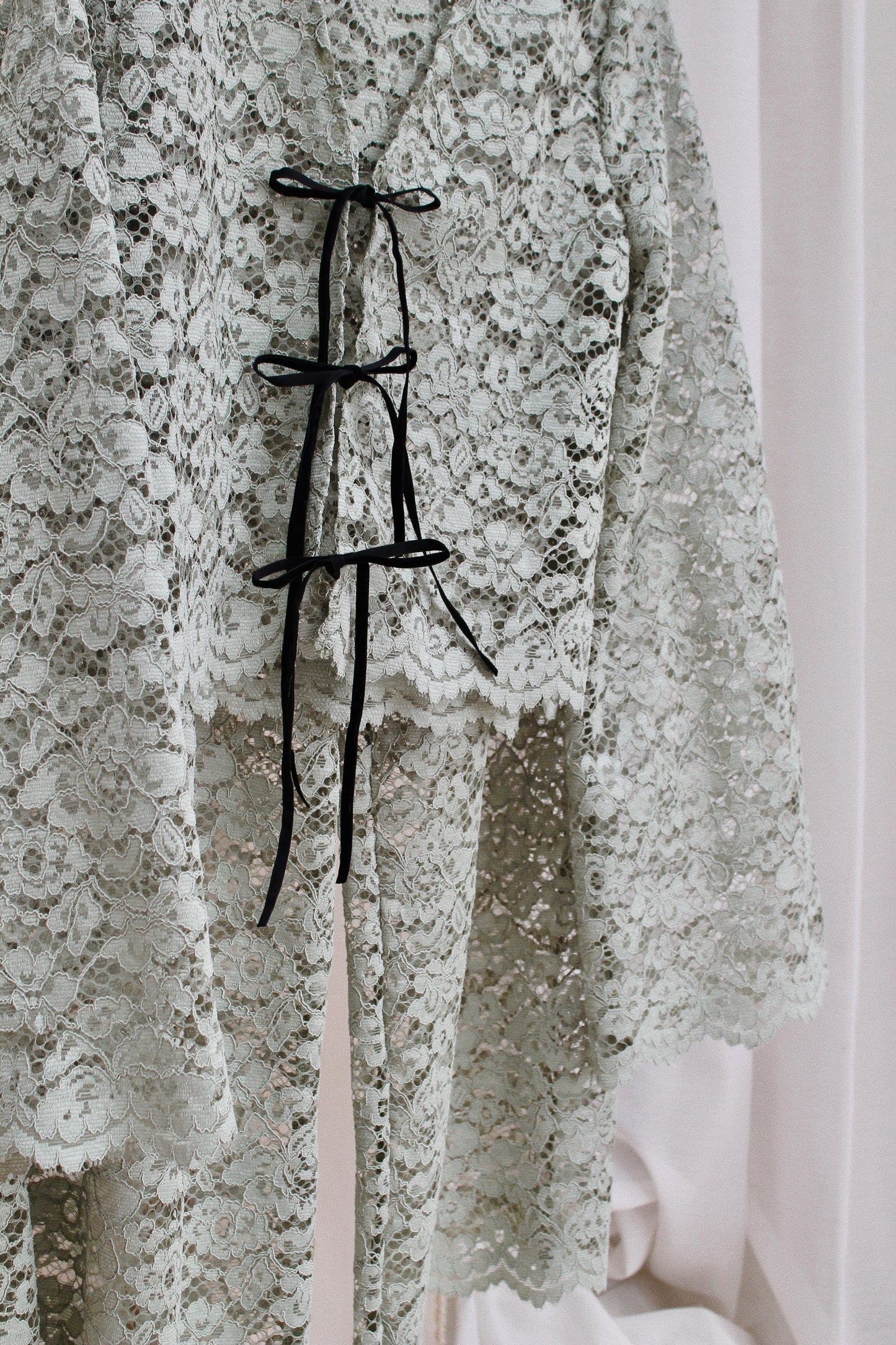 Long Sleeve Tie Top (S & XL)