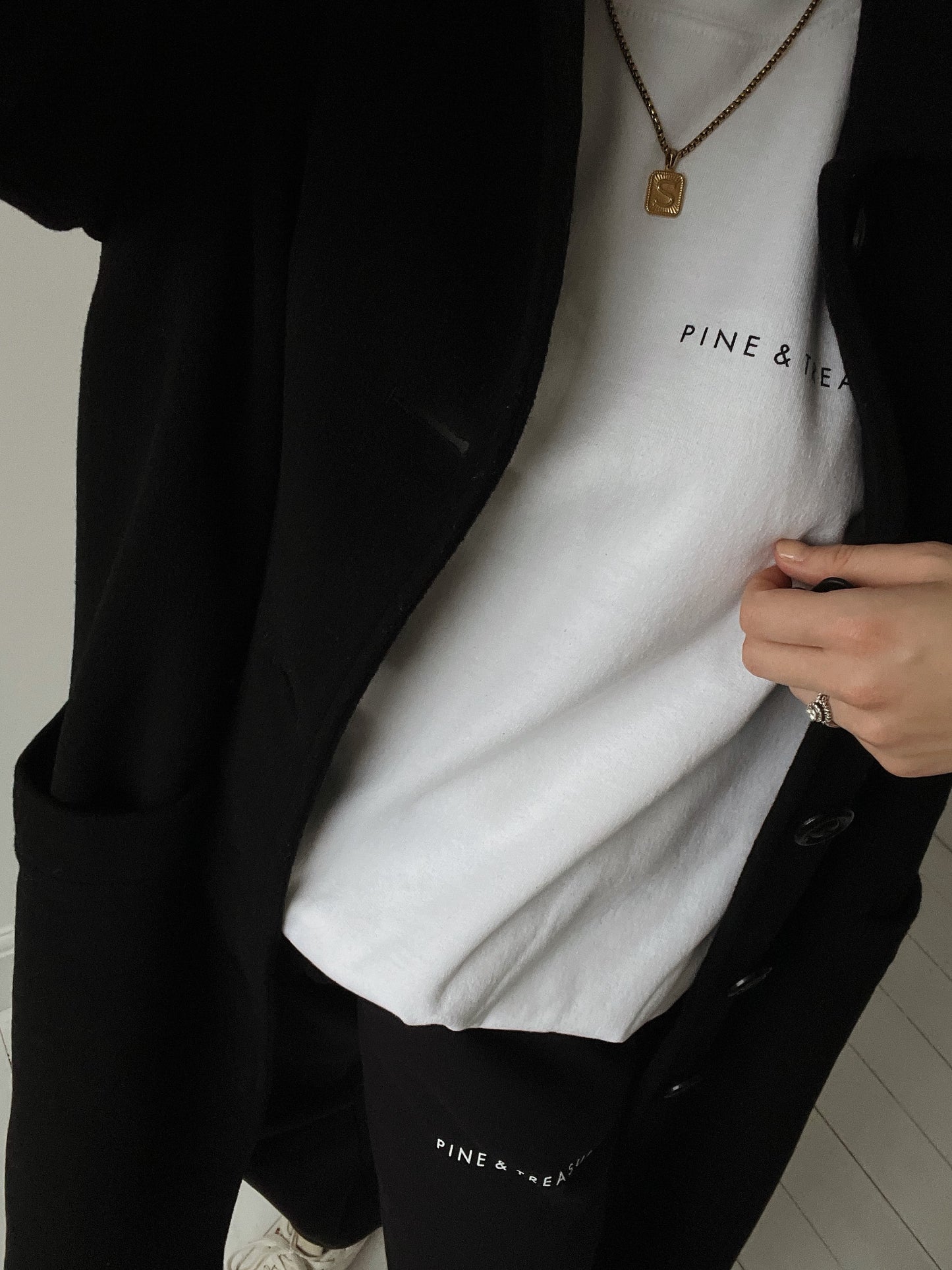 Monochrome Sweatshirts