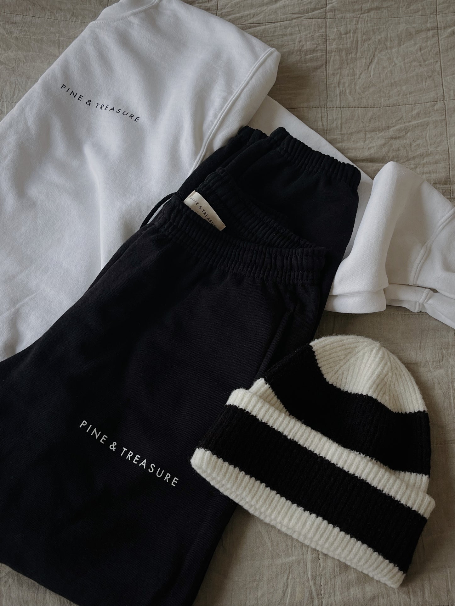 Monochrome Sweatshirts