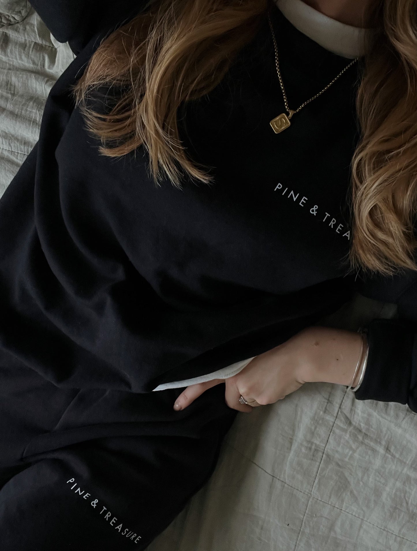 Monochrome Sweatshirts